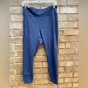 Lululemon Pace Rival Mid-Rise Crop leggings in a navy blue
